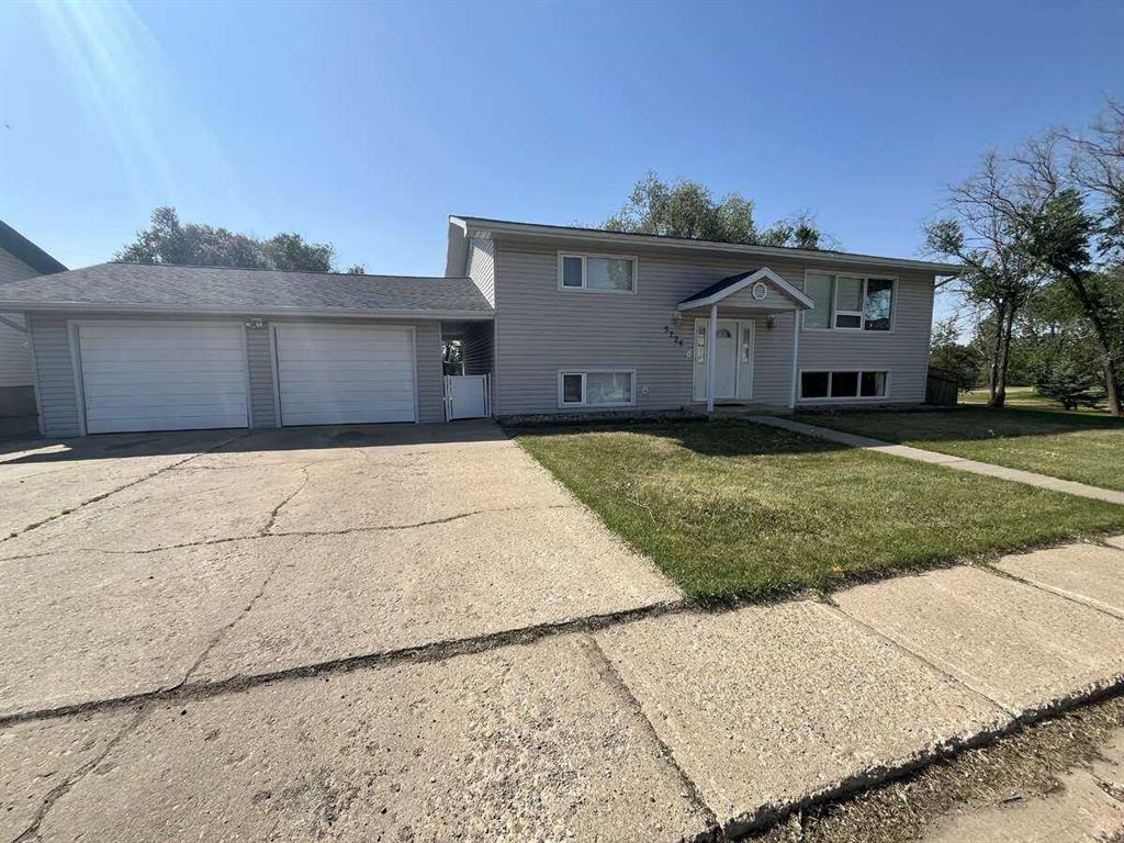 Picture of 5226 52 Street , Daysland Real Estate Listing