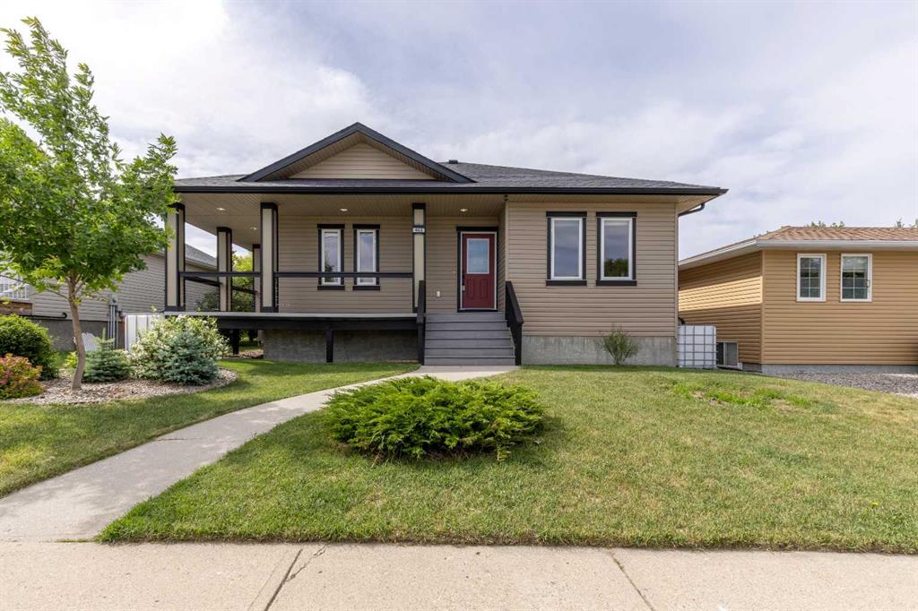 Picture of 405 52 Avenue E, Claresholm Real Estate Listing