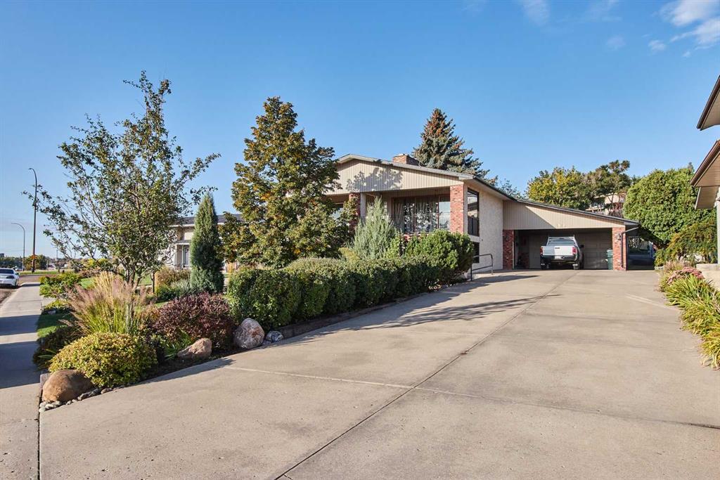 Picture of 1212 Parkview Drive NE, Medicine Hat Real Estate Listing