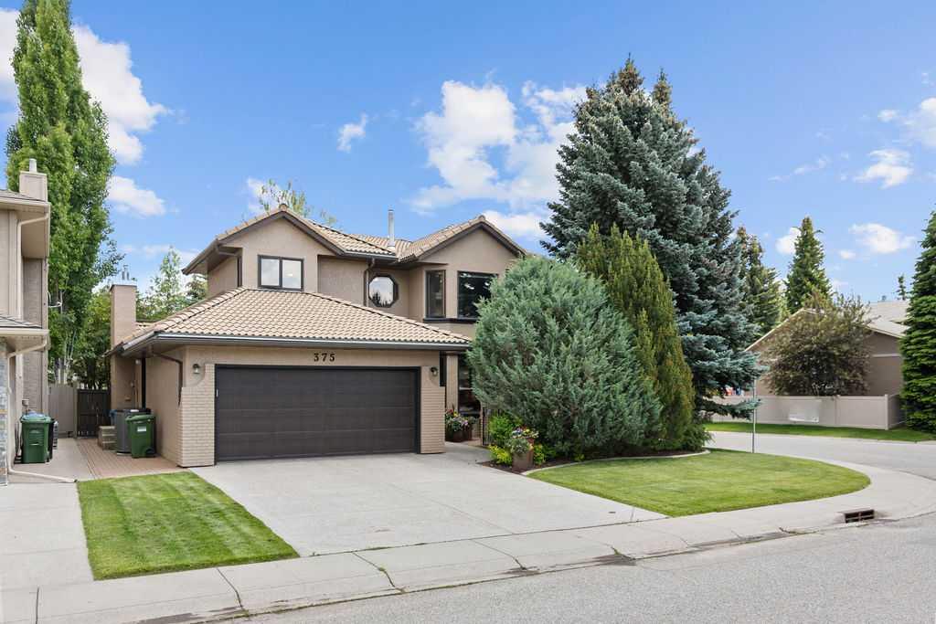 Picture of 375 Woodbriar Circle SW, Calgary Real Estate Listing
