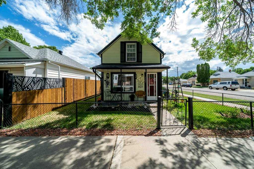 Picture of 1001 Yuill Street SE, Medicine Hat Real Estate Listing