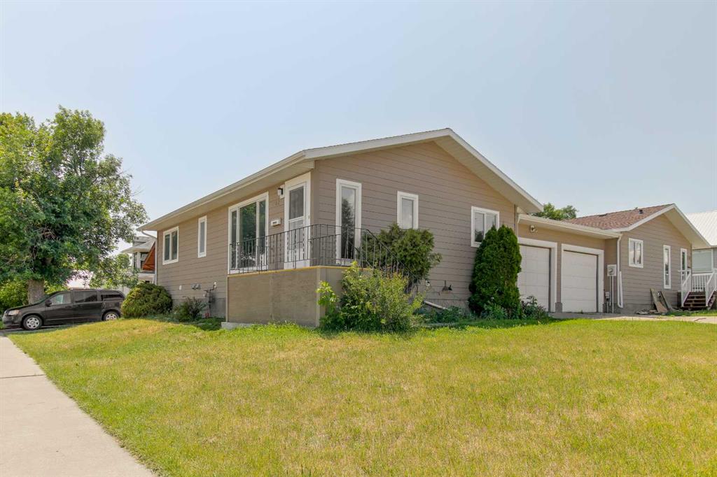 Picture of 207 1 Street W, Cardston Real Estate Listing