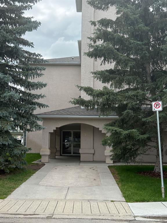 Picture of 205, 7 Lineham Avenue , Okotoks Real Estate Listing