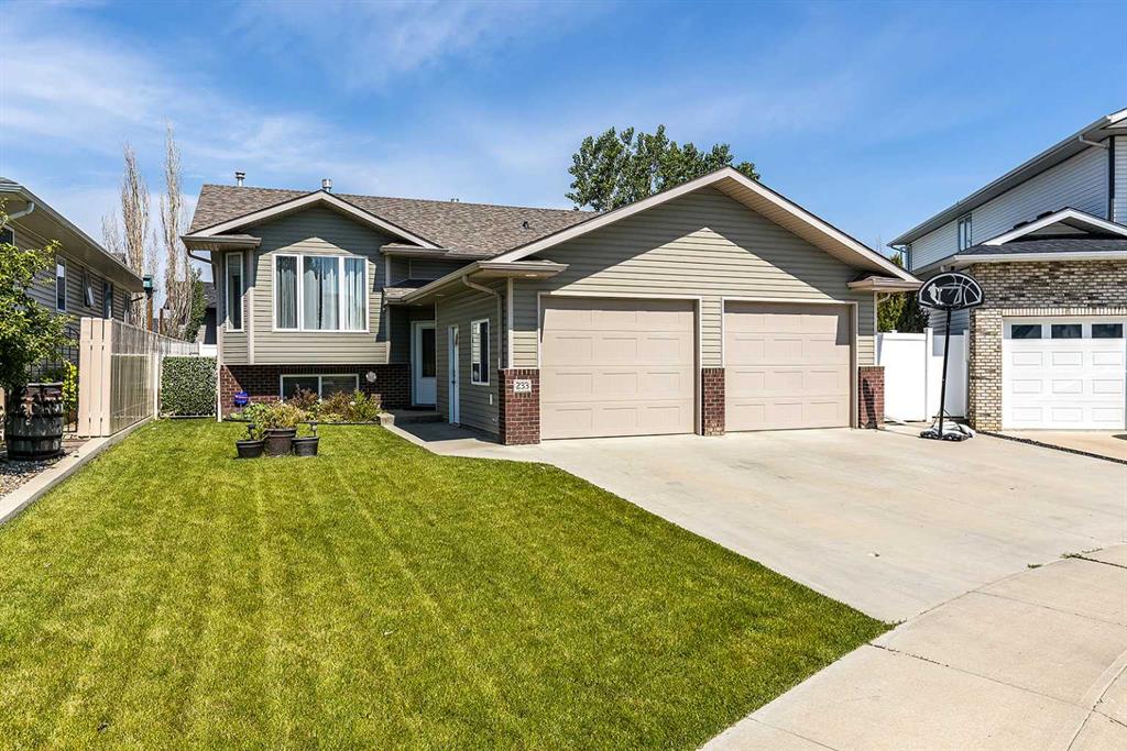 Picture of 233 Somerset Way SE, Medicine Hat Real Estate Listing