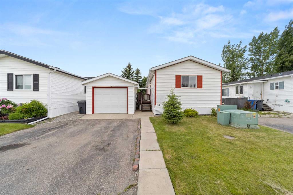 Picture of 18, 900 Ross Street , Crossfield Real Estate Listing