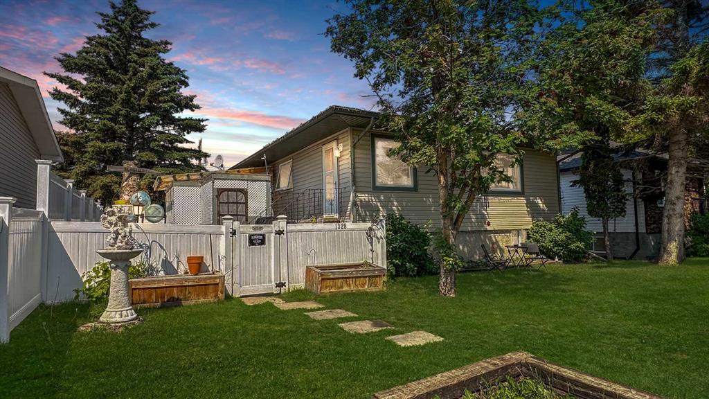 Picture of 1328 24 Street , Didsbury Real Estate Listing