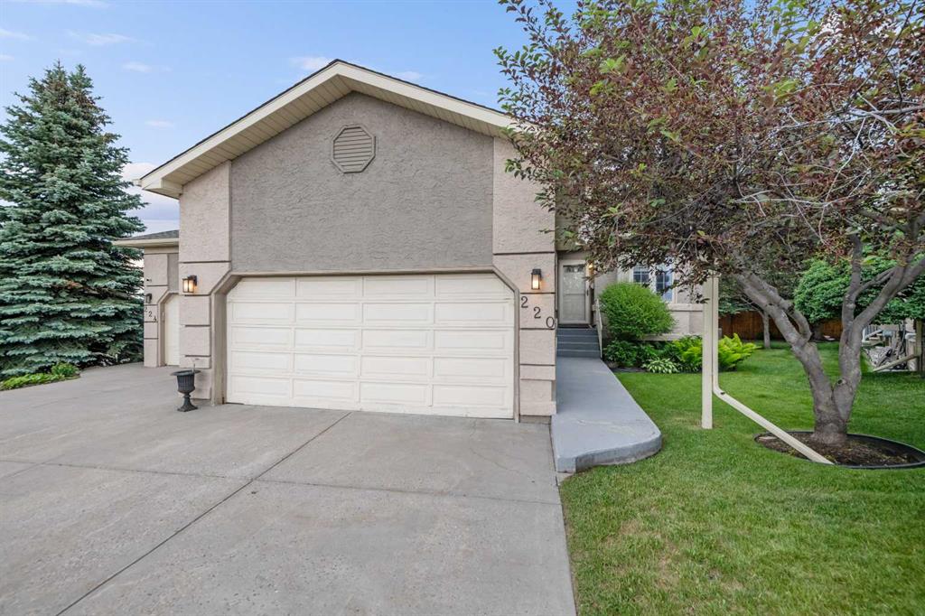 Picture of 220 Silver Creek Mews NW, Calgary Real Estate Listing