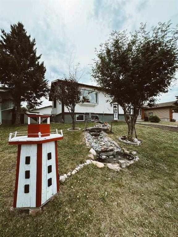 Picture of 207 9 Avenue NE, Sundre Real Estate Listing