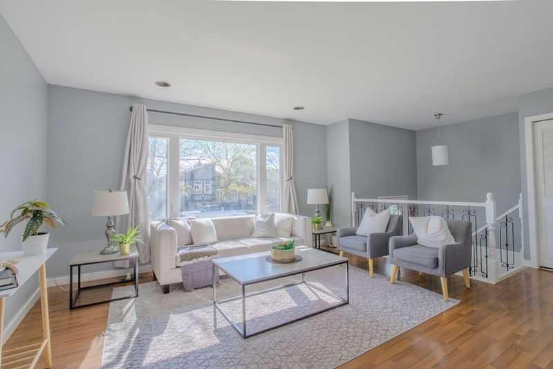 Picture of 3323 Temple Way NE, Calgary Real Estate Listing