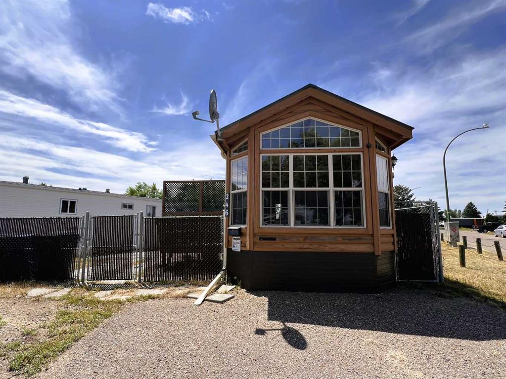 Picture of 246 Fleet Street SW, Medicine Hat Real Estate Listing