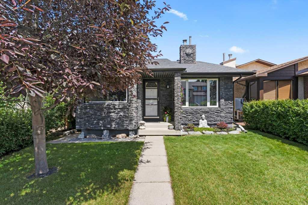 Picture of 40 Beacham Rise NW, Calgary Real Estate Listing