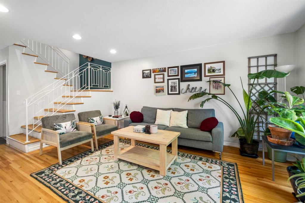Picture of 17, 2815 Palliser Drive SW, Calgary Real Estate Listing