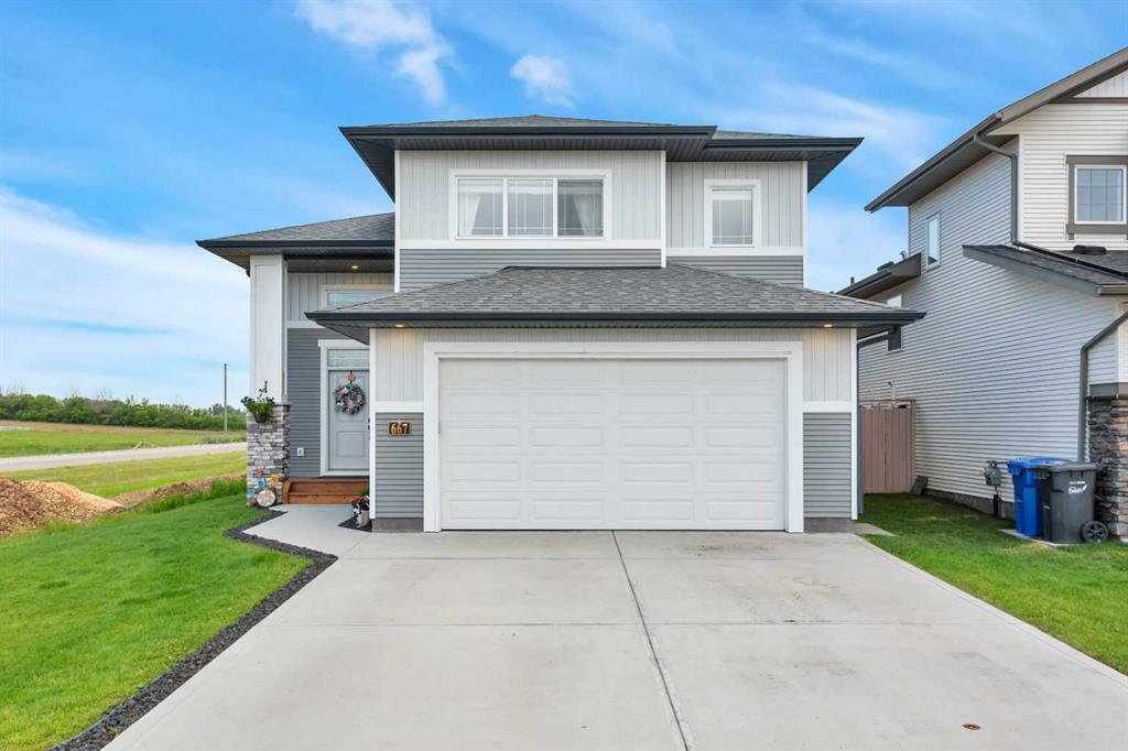 Picture of 667 Robinson Avenue , Penhold Real Estate Listing