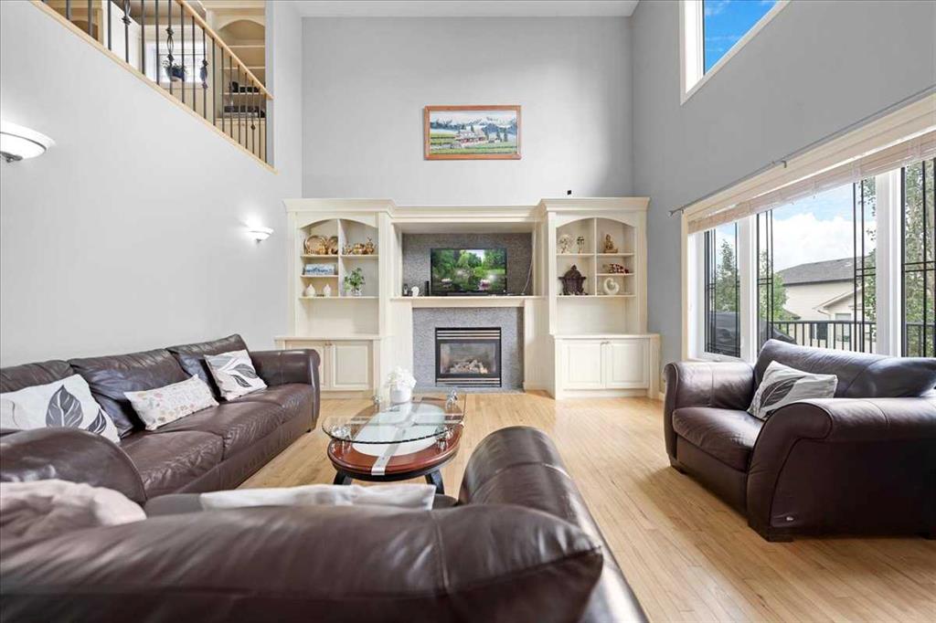 Picture of 107 Royal Ridge Rise NW, Calgary Real Estate Listing
