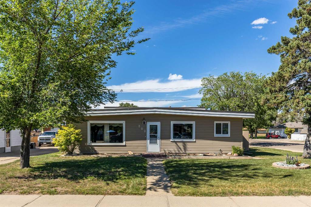 Picture of 202 7 Street NW, Medicine Hat Real Estate Listing