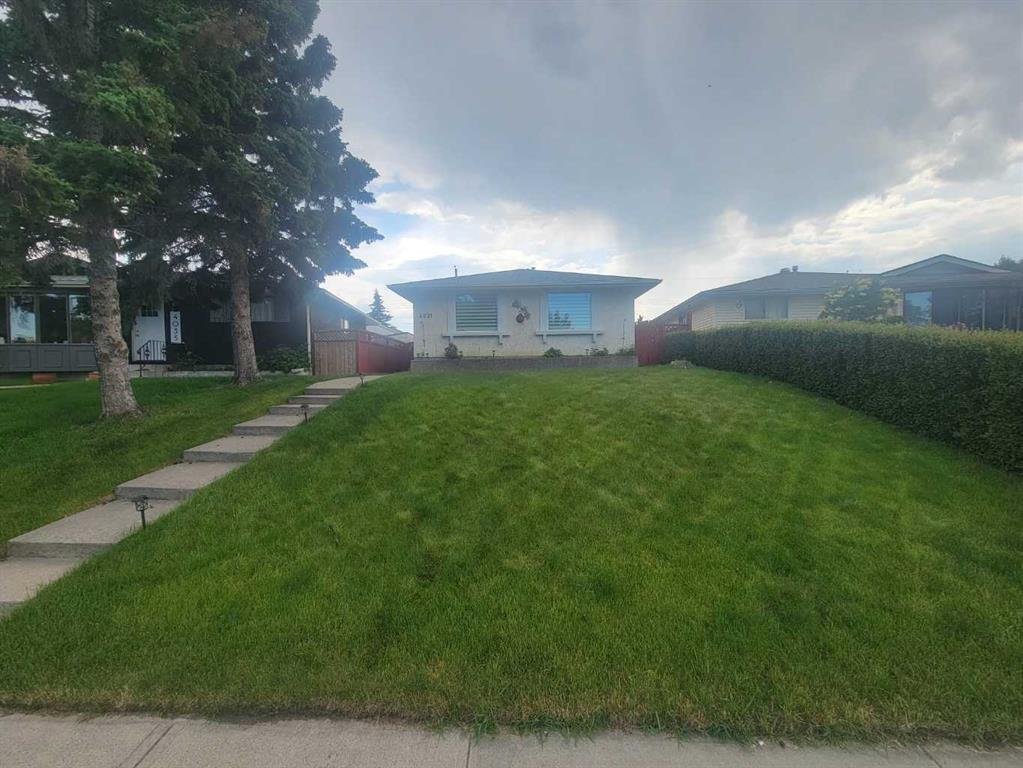 Picture of 4031 Dovercrest Drive SE, Calgary Real Estate Listing