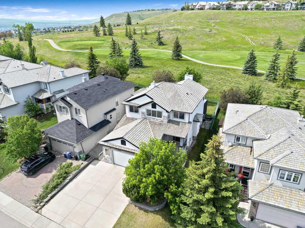 Picture of 31 Gleneagles Terrace , Cochrane Real Estate Listing