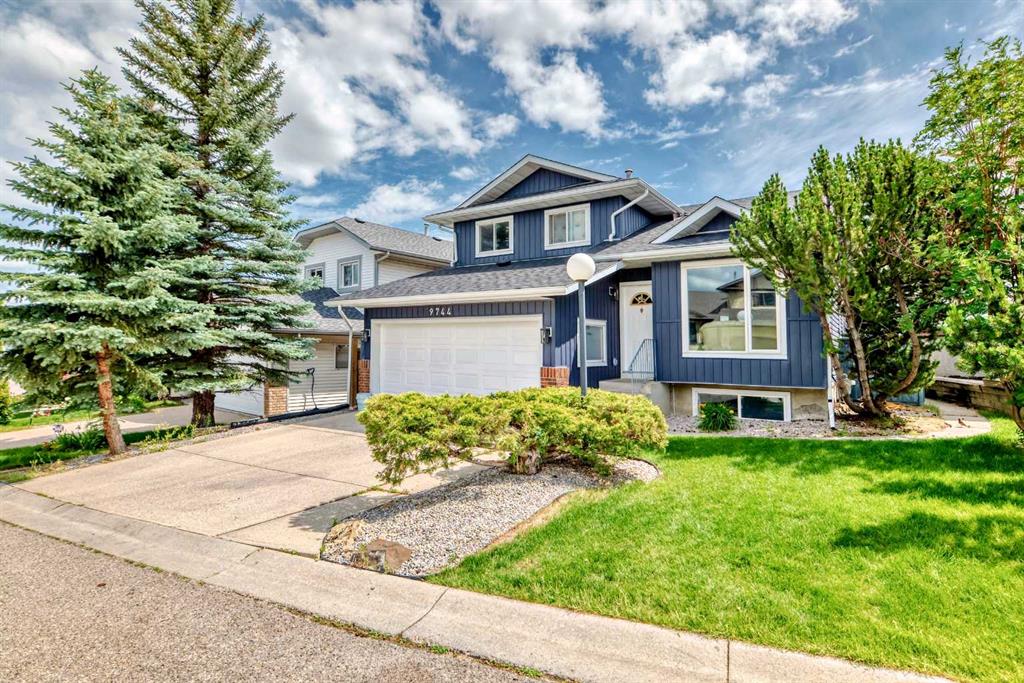 Picture of 9744 Sanderling Way NW, Calgary Real Estate Listing