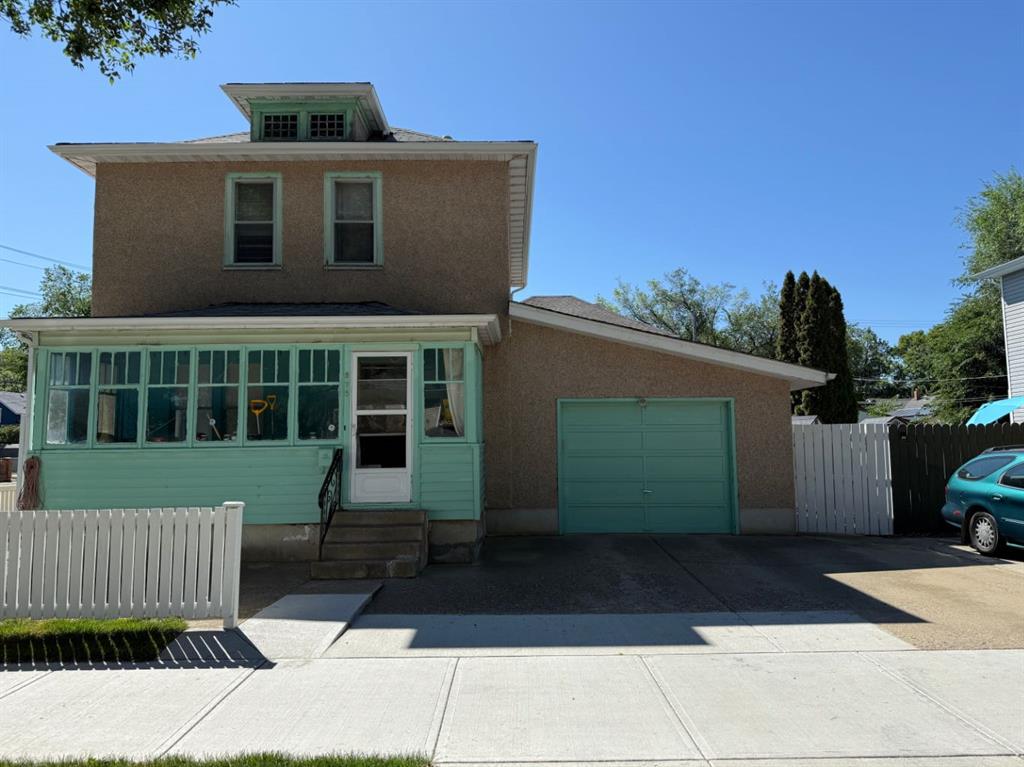 Picture of 875 3 Street SE, Medicine Hat Real Estate Listing
