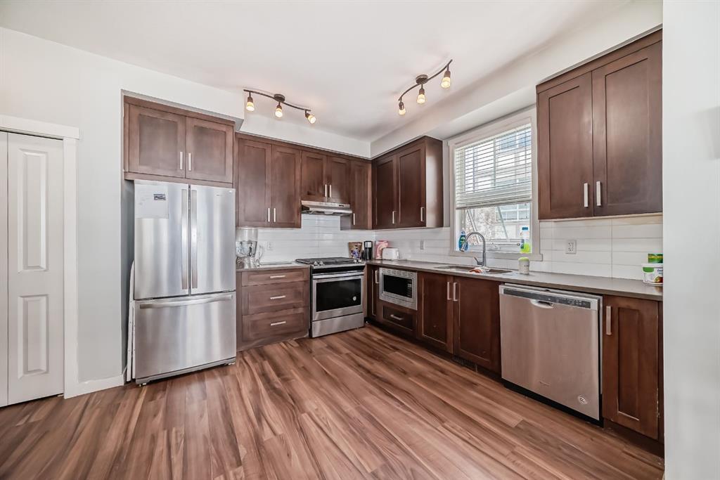 Picture of 206 Sherwood Lane NW, Calgary Real Estate Listing