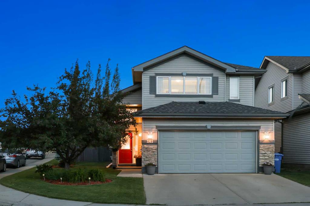 Picture of 243 WESTMOUNT Crescent , Okotoks Real Estate Listing