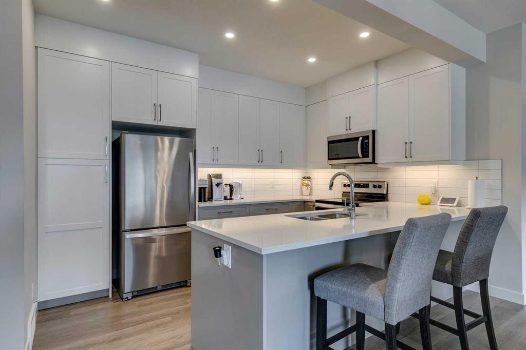 Picture of 54 Crestridge Common SW, Calgary Real Estate Listing