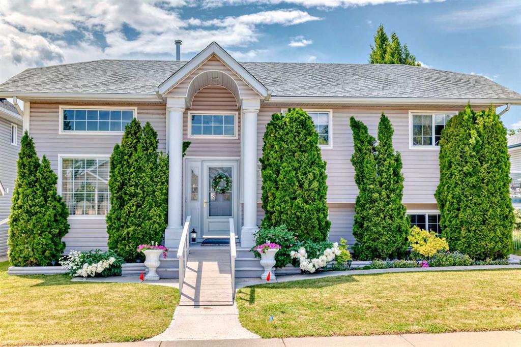 Picture of 8 Greenview Crescent , Strathmore Real Estate Listing