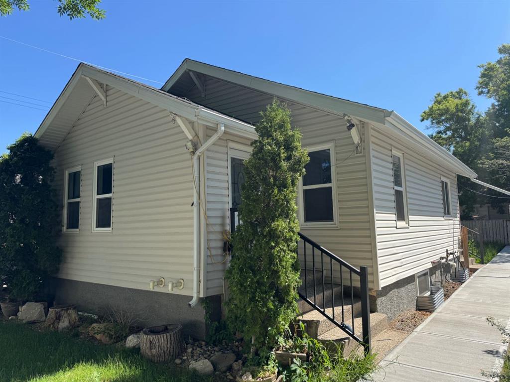 Picture of 833 12B Street N, Lethbridge Real Estate Listing