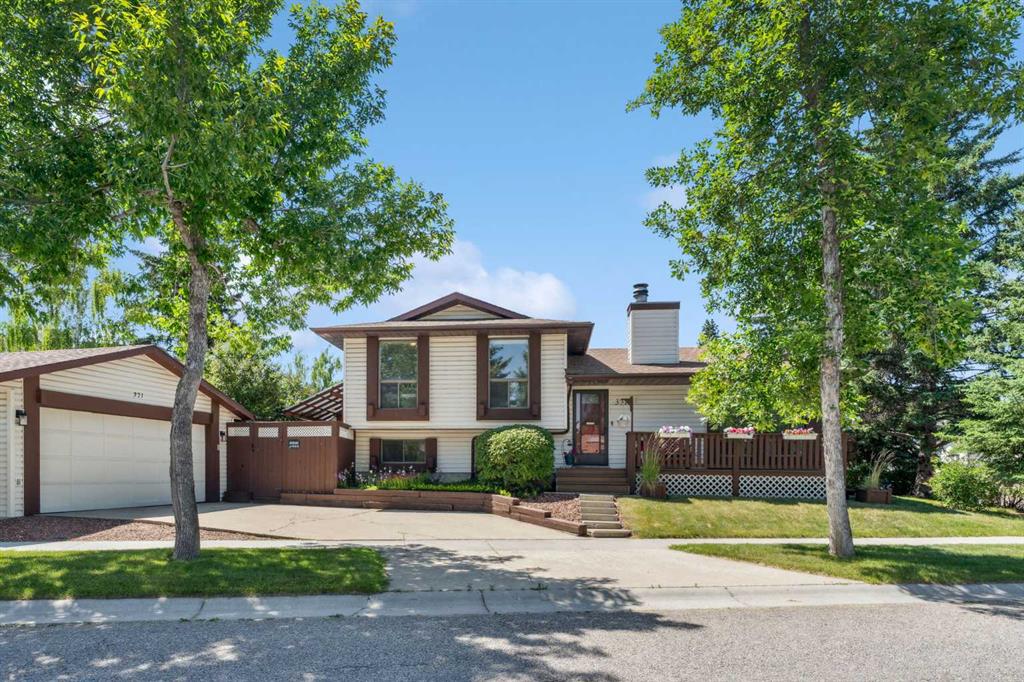 Picture of 371 Woodridge Place SW, Calgary Real Estate Listing