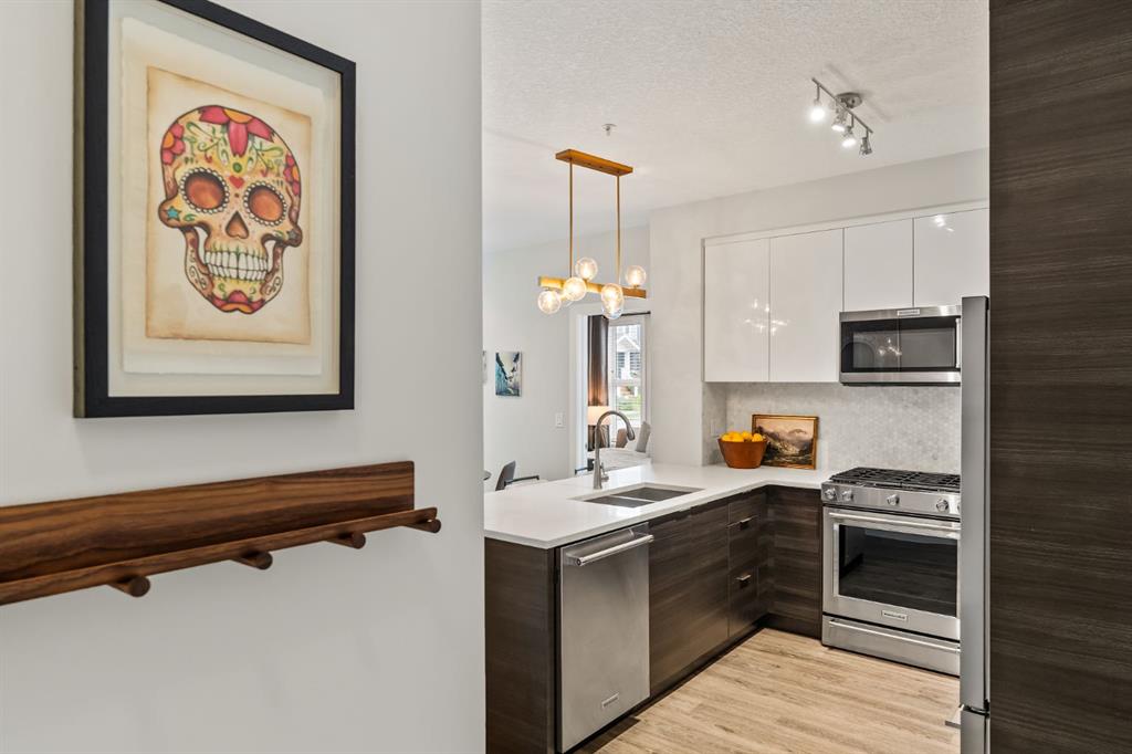 Picture of 3117, 95 Burma Star Road SW, Calgary Real Estate Listing