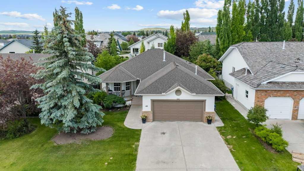 Picture of 43 West Mitford Crescent , Cochrane Real Estate Listing