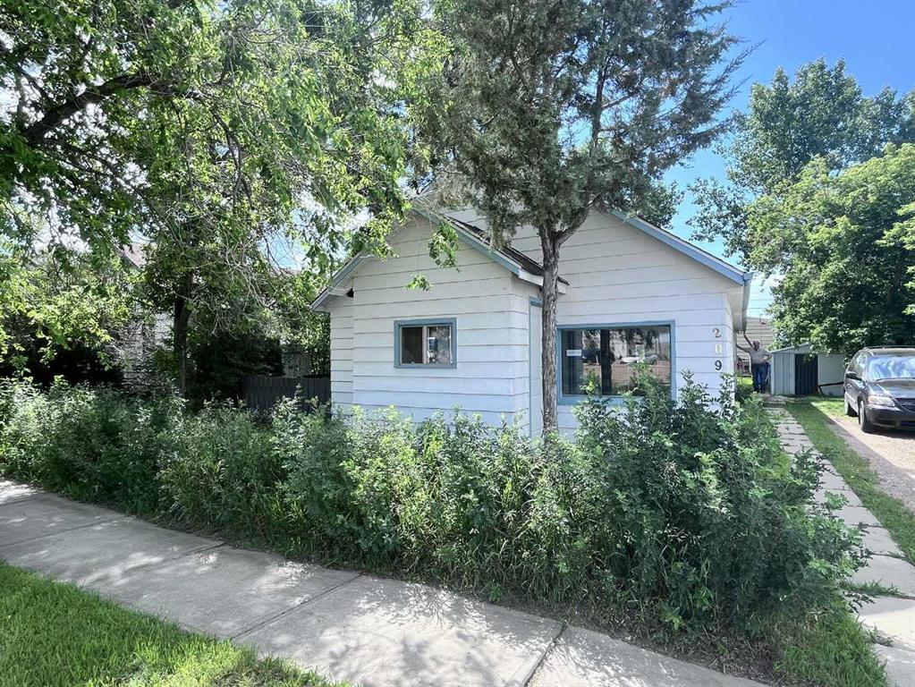 Picture of 209 1st Avenue W, Hanna Real Estate Listing