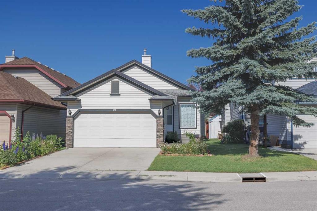 Picture of 19 Erin Grove SE, Calgary Real Estate Listing