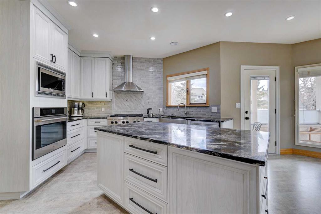 Picture of 220 Santana Bay NW, Calgary Real Estate Listing