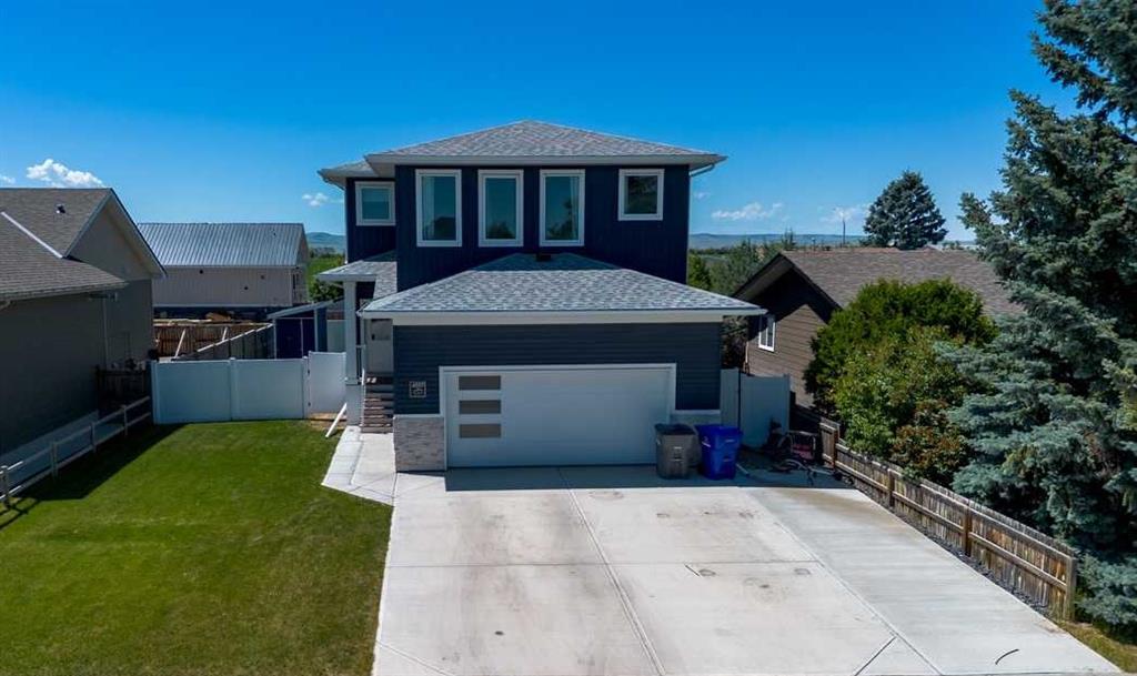 Picture of 4889 7th Street W, Claresholm Real Estate Listing