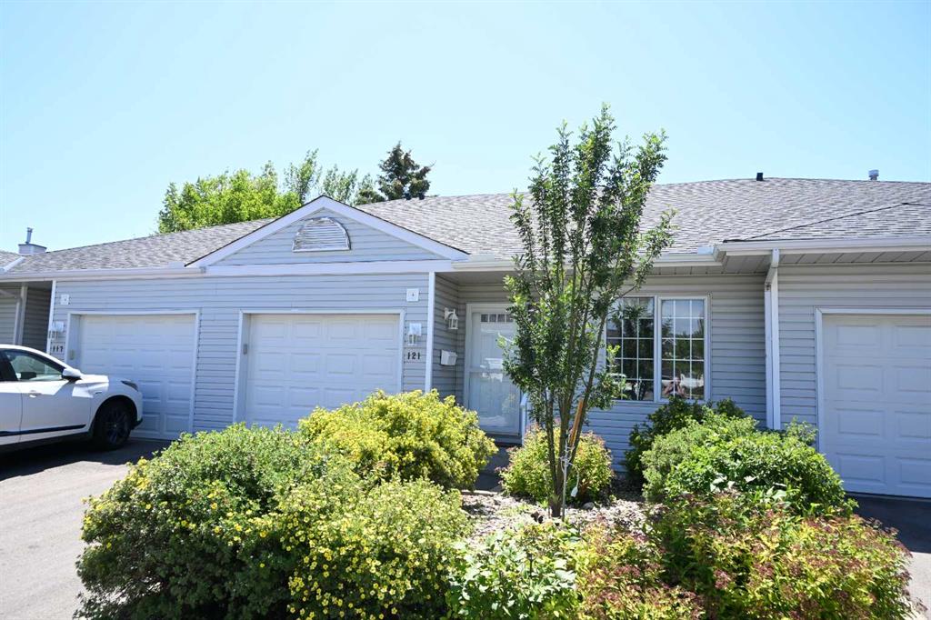 Picture of 121 Hawkstone Manor NW, Calgary Real Estate Listing