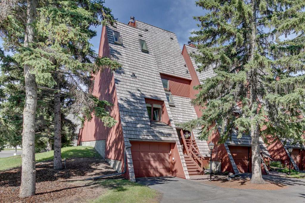 Picture of 10, 828 Coach Bluff Crescent SW, Calgary Real Estate Listing