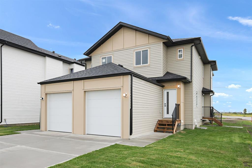 Picture of 2002 24 Avenue , Didsbury Real Estate Listing