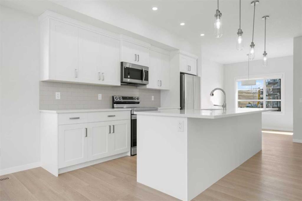 Picture of 30 Cranbrook Gardens SE, Calgary Real Estate Listing