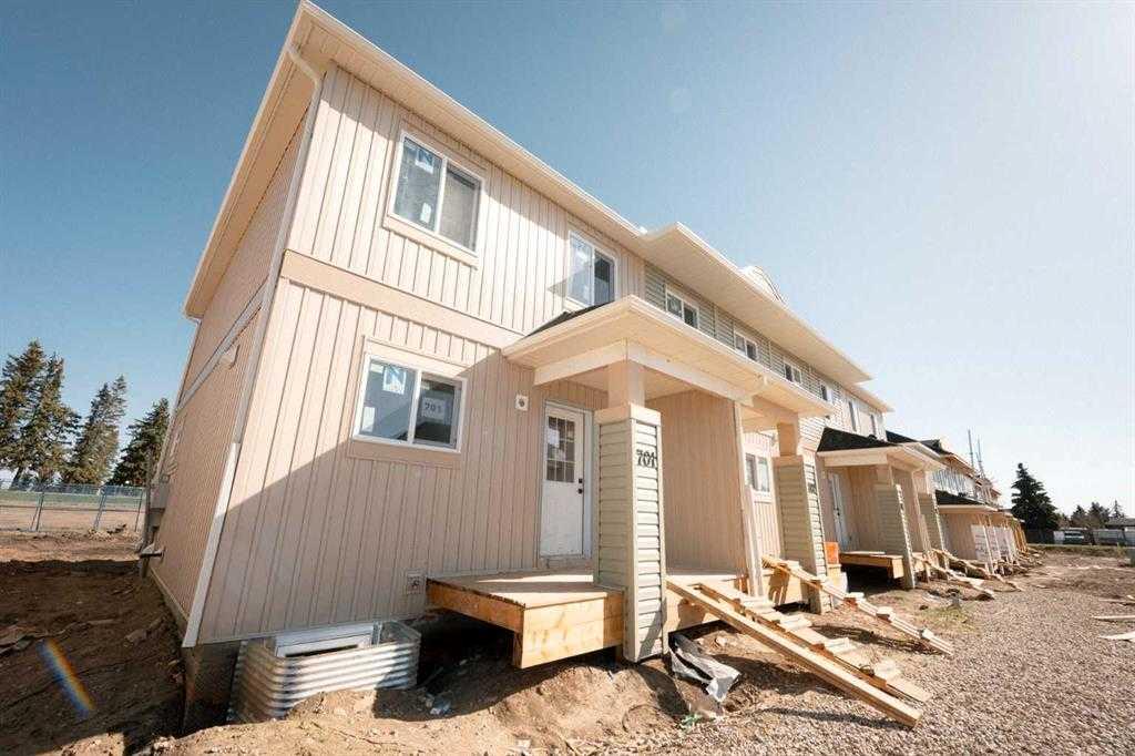 Picture of 702 clover Way , Carstairs Real Estate Listing