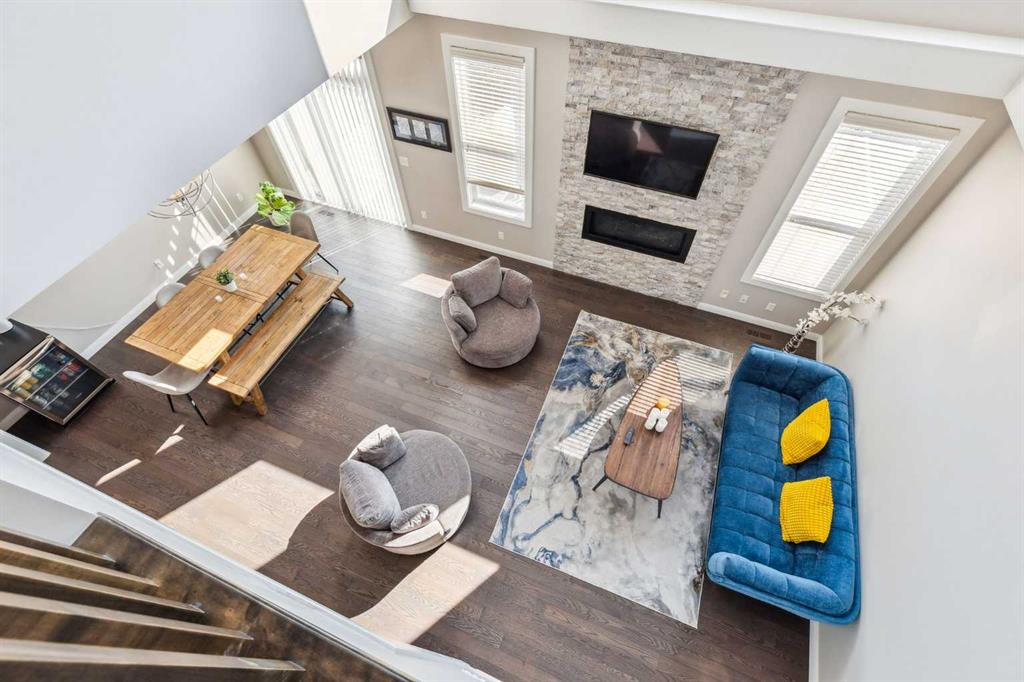 Picture of 95 Evansglen Circle NW, Calgary Real Estate Listing