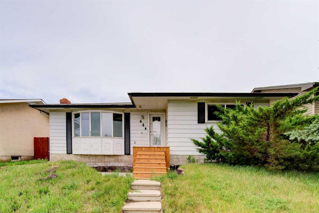 Picture of 44 Queen Isabella Close SE, Calgary Real Estate Listing