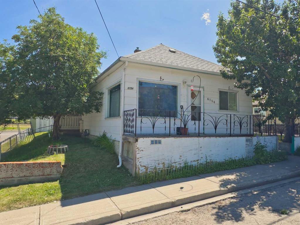 Picture of 6754 17 Avenue , Coleman Real Estate Listing