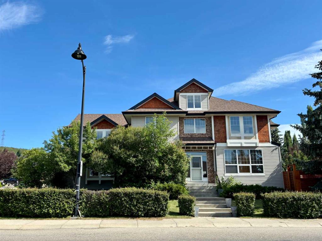 Picture of 7 Crestmont Drive SW, Calgary Real Estate Listing