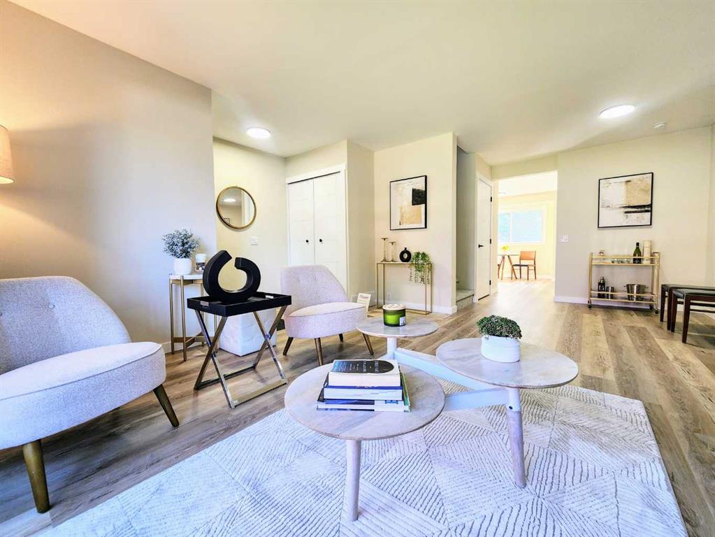 Picture of 468 Cannington Close SW, Calgary Real Estate Listing