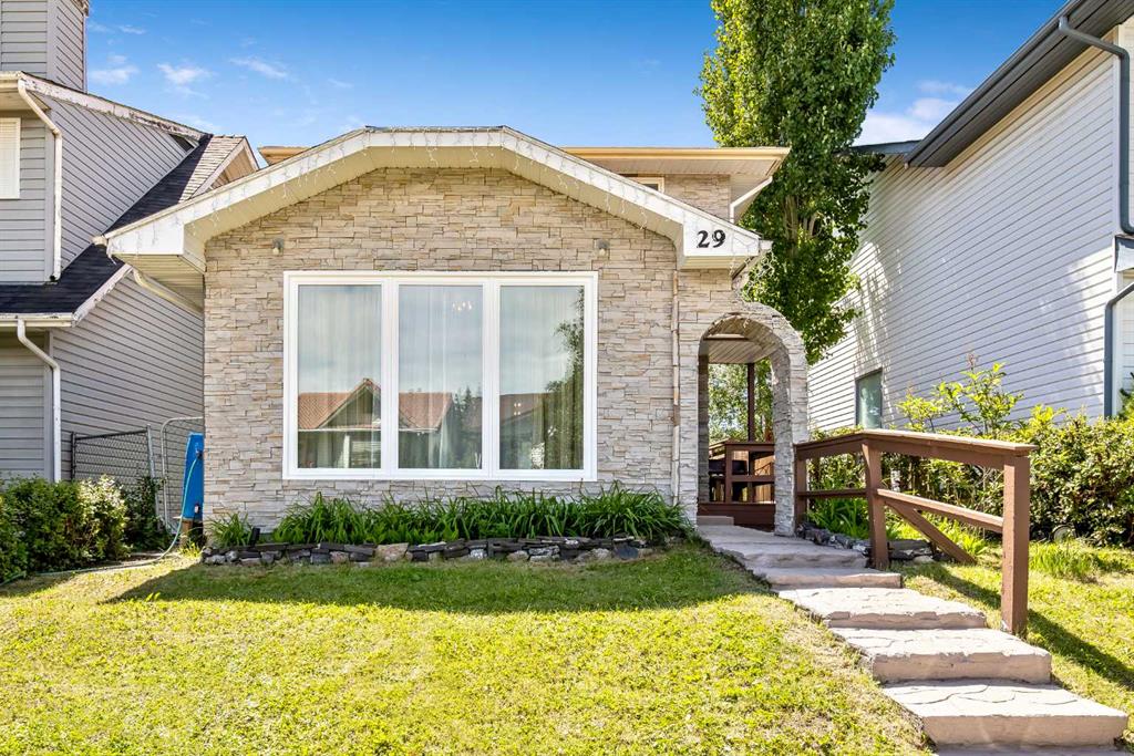 Picture of 29 Woodglen Crescent SW, Calgary Real Estate Listing