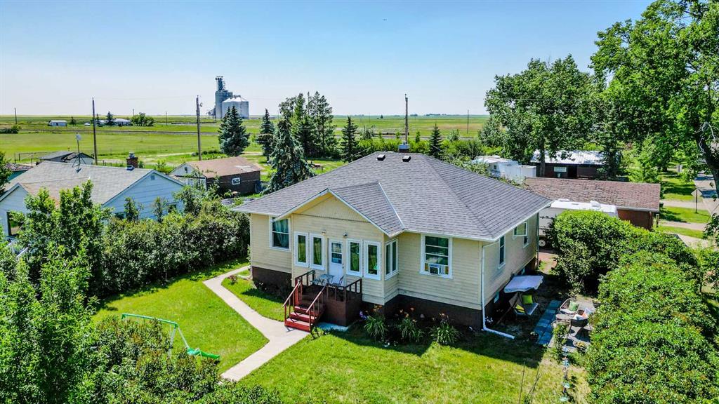 Picture of 118 Grand Avenue , Carmangay Real Estate Listing