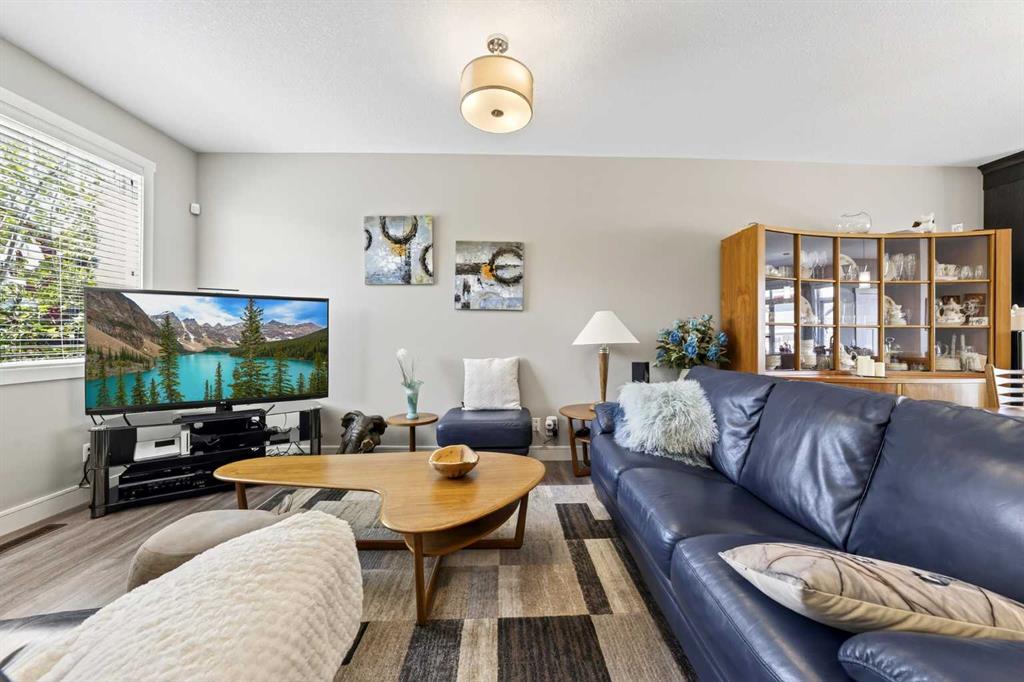 Picture of 523 Evanston Manor NW, Calgary Real Estate Listing