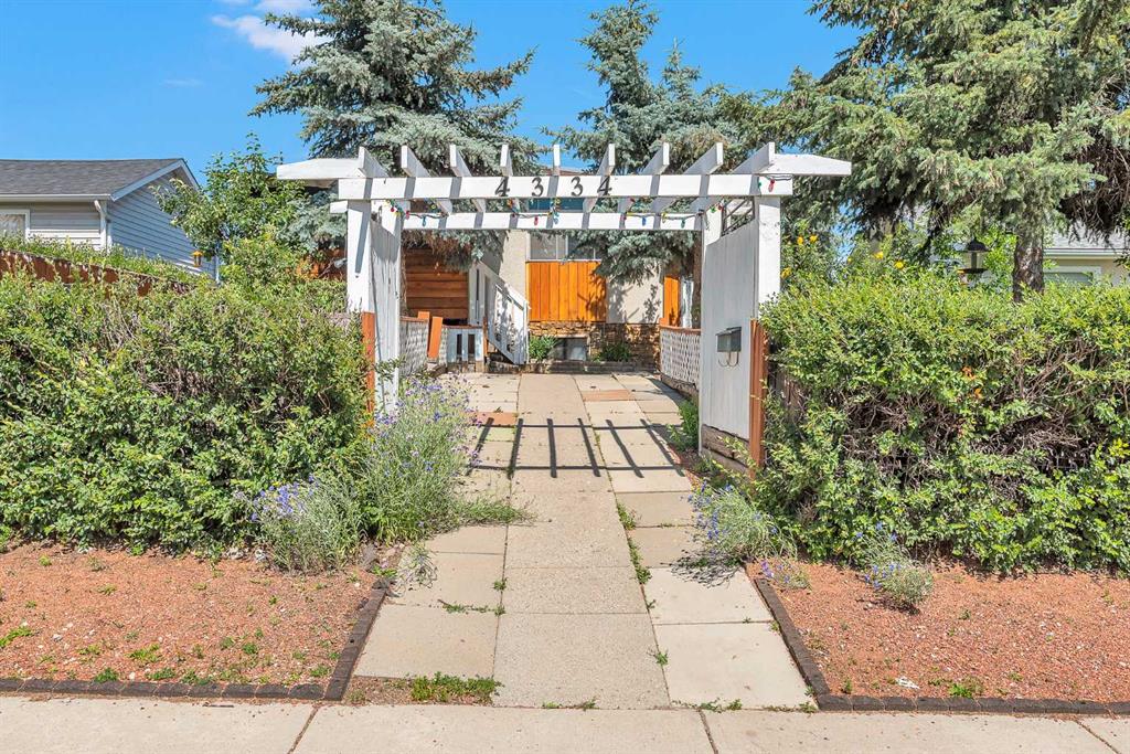 Picture of 4334 70 Street NW, Calgary Real Estate Listing