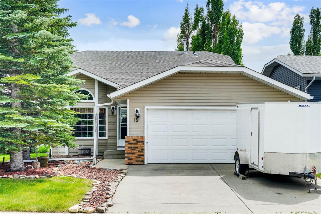 Picture of 19 Everglade Drive SE, Airdrie Real Estate Listing